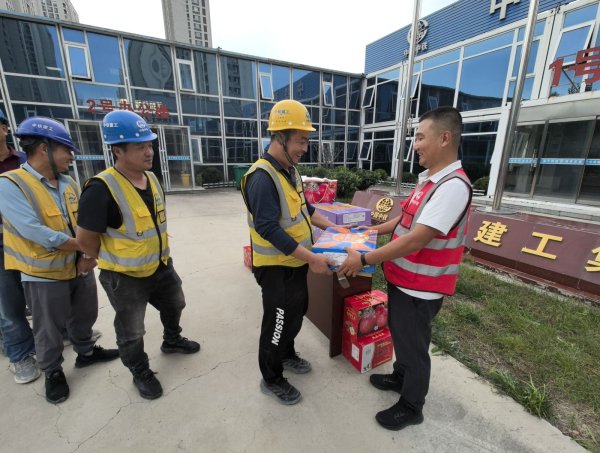 盛宝策略 工地双节暖意浓 建设者共庆家国情