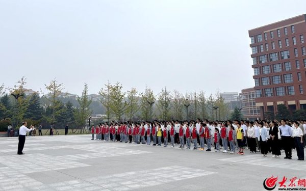 悦来网 青岛理工大学：大手牵小手，共上一堂国旗下的科技强国课