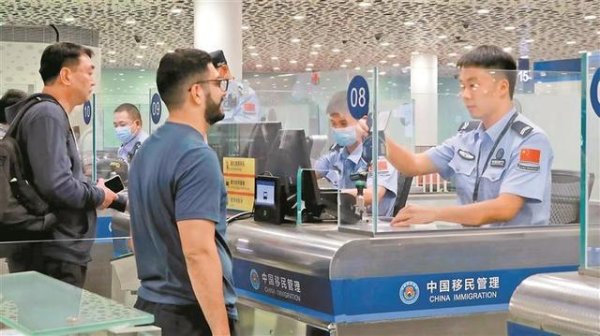 广州配资网 广交会成客流“强引擎” 深圳机场外籍旅客数量显著攀升
